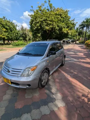 Toyota IST 2006 Silver