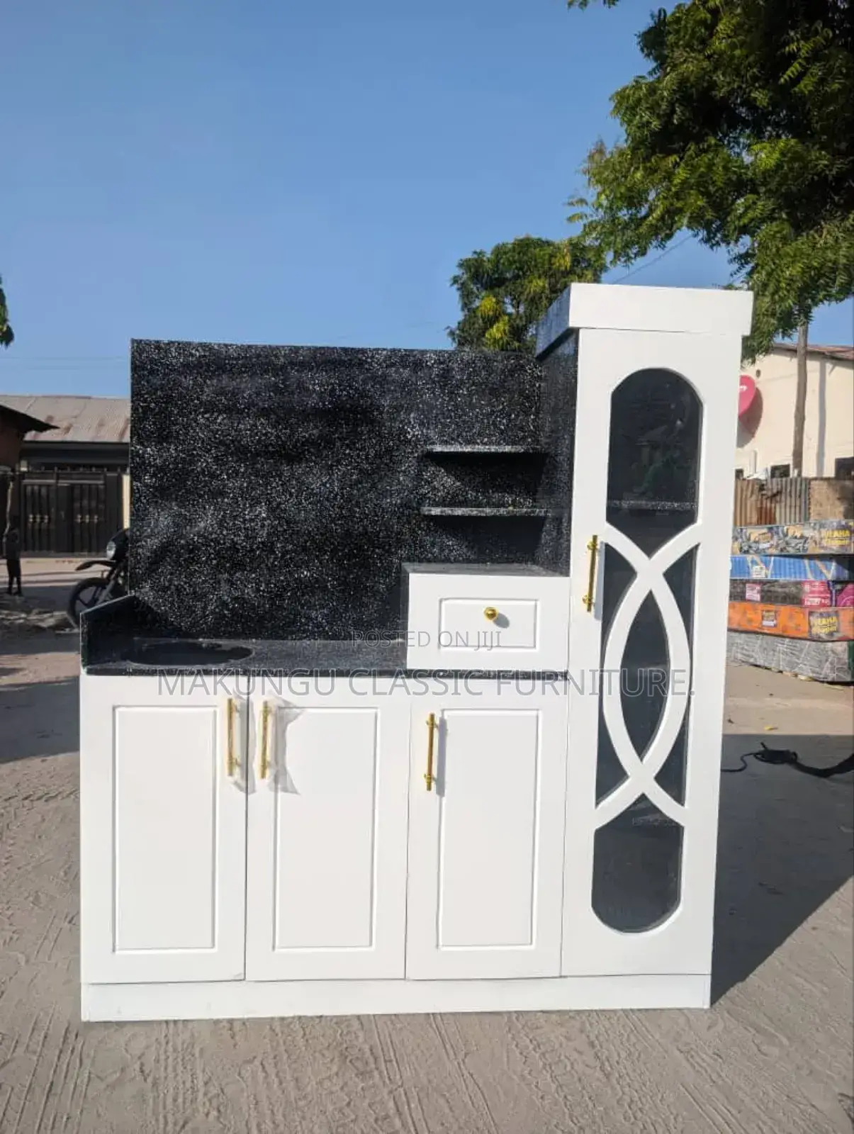 Kitchen Cabinet Milango Mitatu