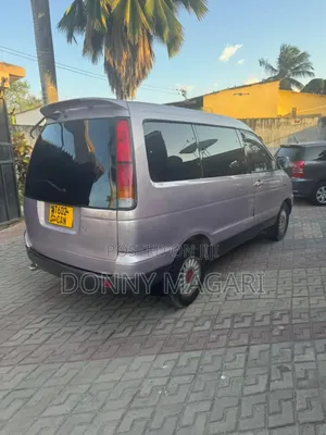 Toyota Noah 2003
