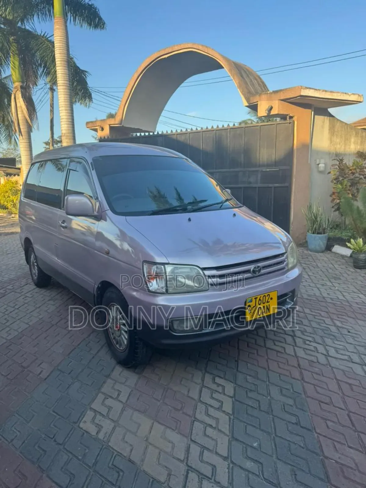 Toyota Noah 2003