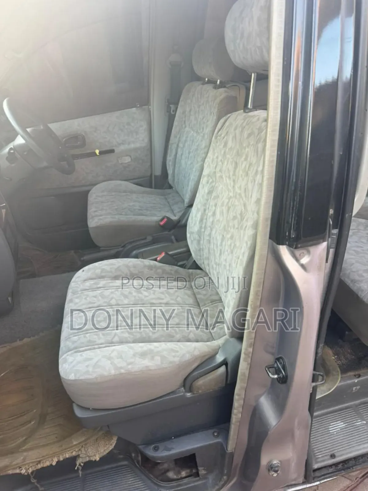 Toyota Noah 2003