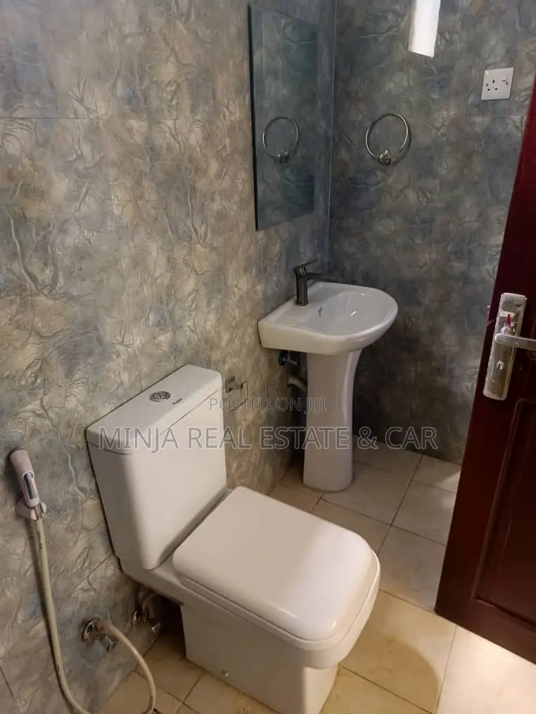 4bdrm Apartment in Upanga West for sale