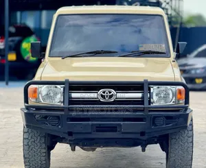 Toyota Land Cruiser 2013 Beige