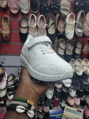 Unisex White Shoes Veevo Back to School