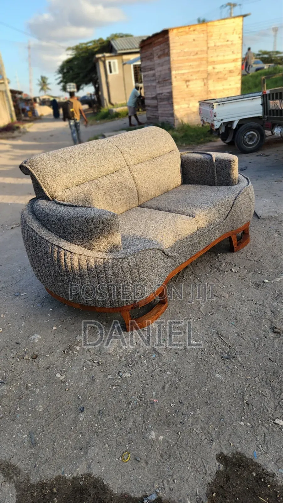 Sofa La 2 Seat Ina Miguu Ya Muninga