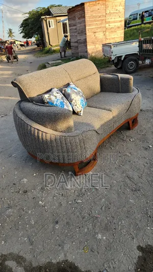 Sofa La 2 Seat Ina Miguu Ya Muninga