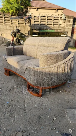 Sofa La 2 Seat Ina Miguu Ya Muninga