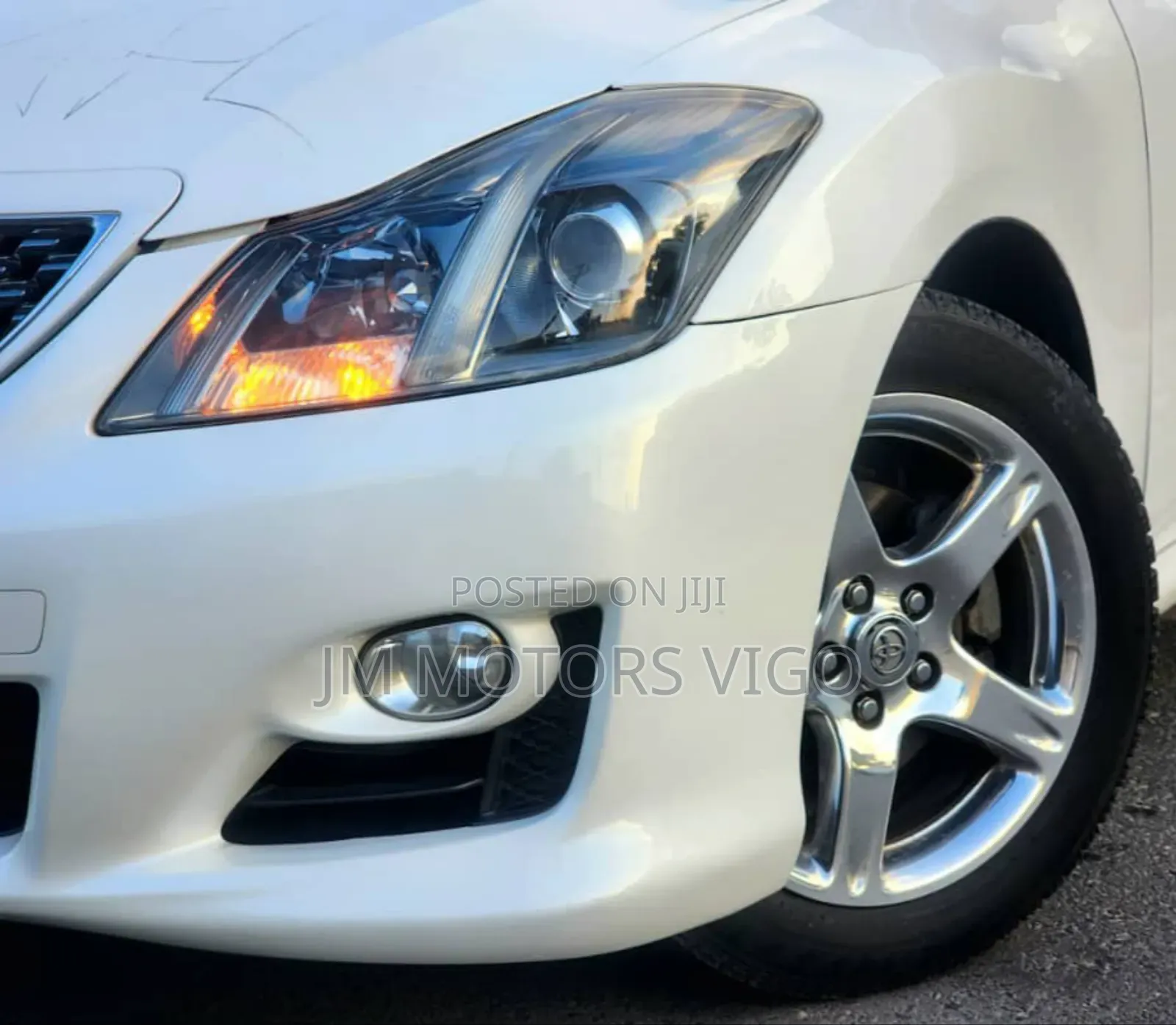 Toyota Crown 2010 White