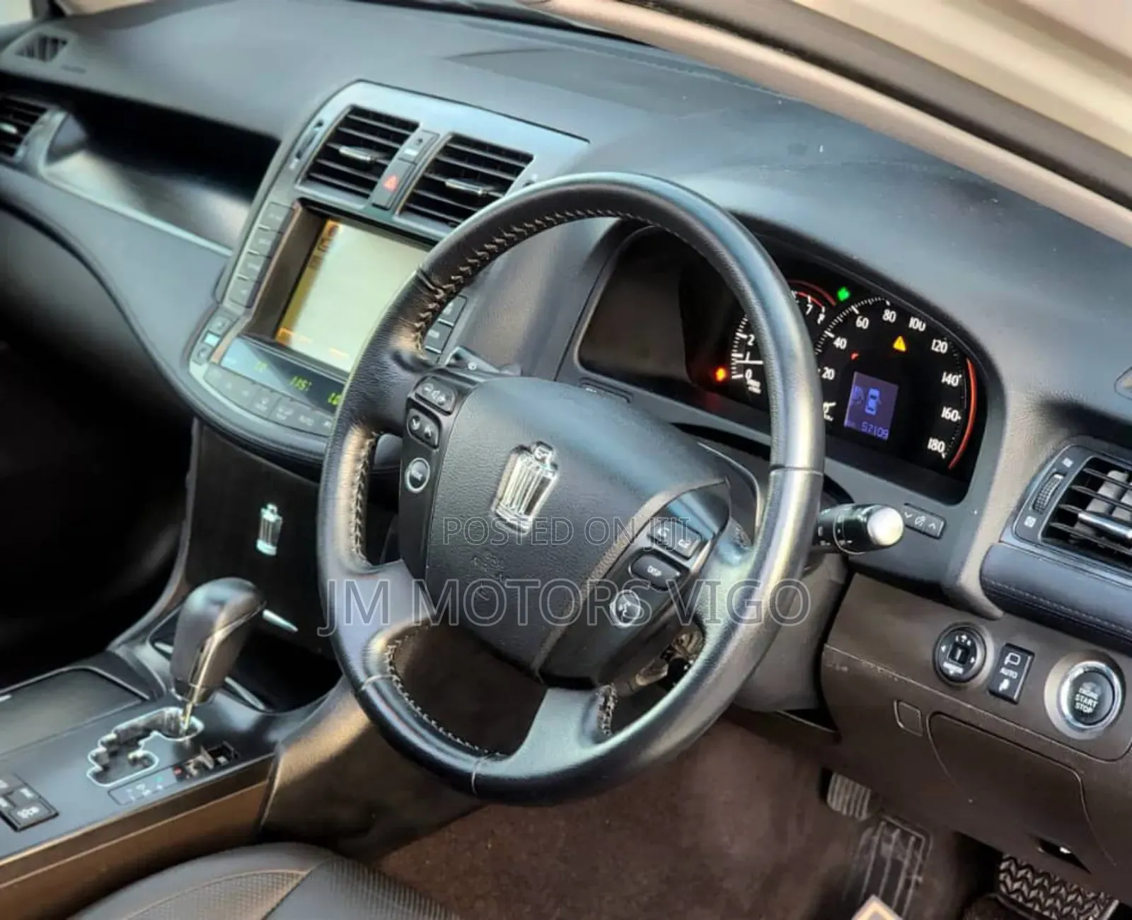 Toyota Crown 2010 White