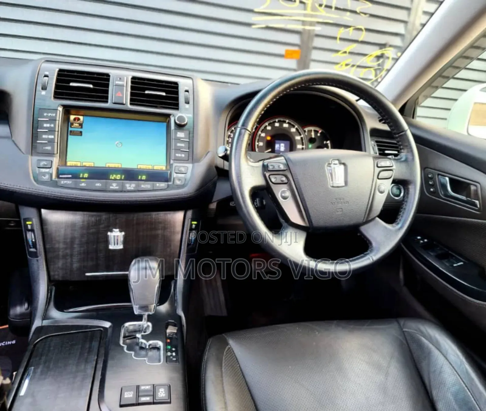 Toyota Crown 2010 White