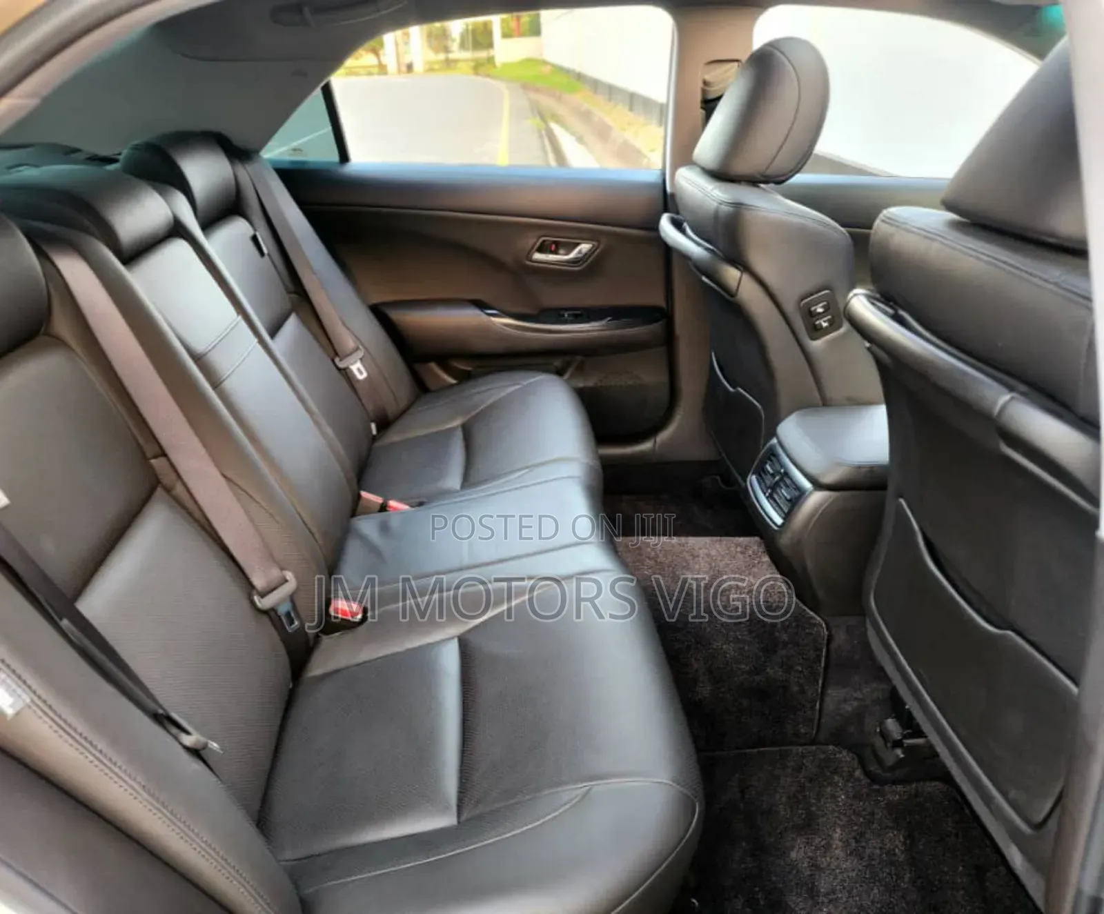 Toyota Crown 2010 White