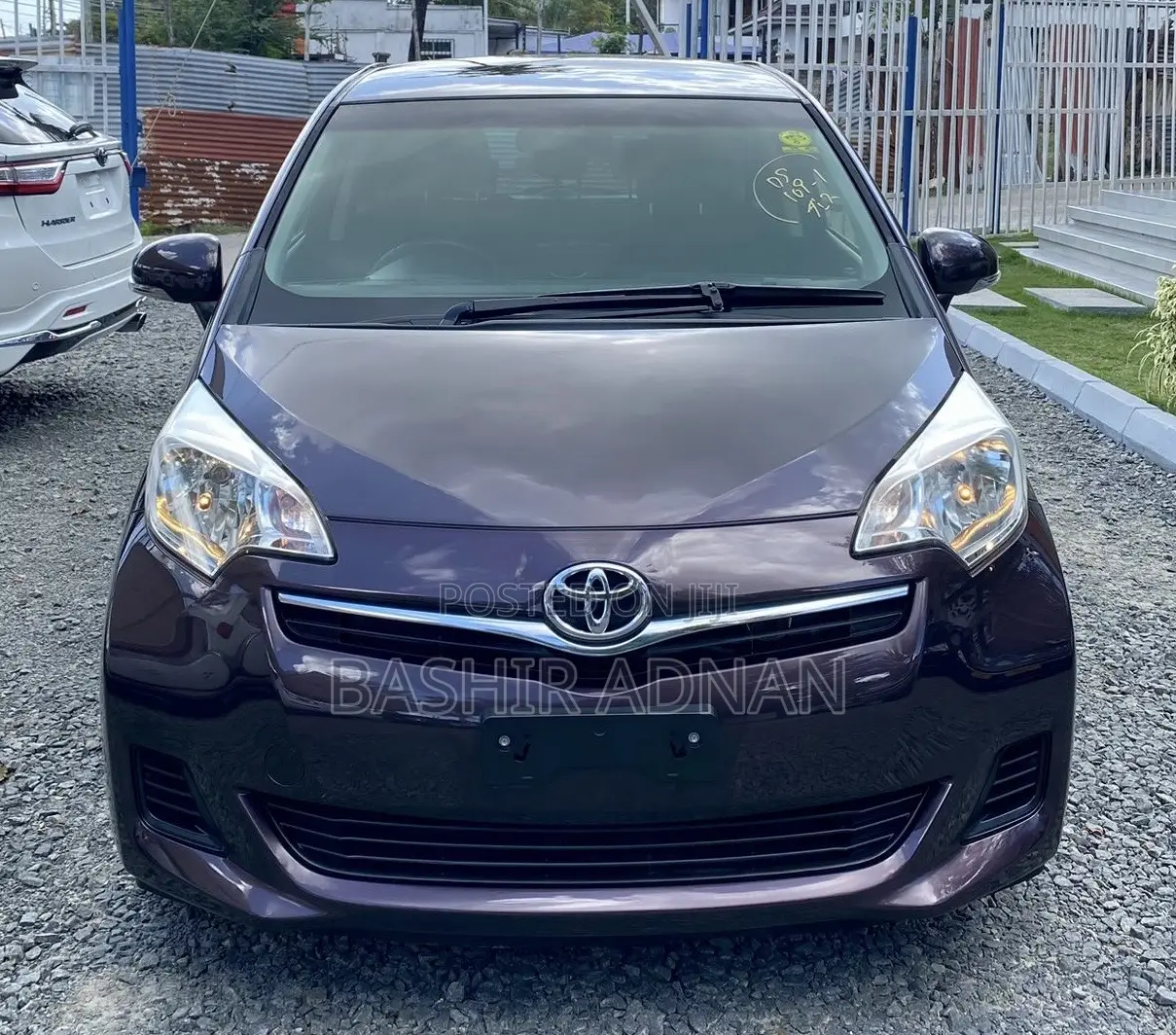 Toyota Ractis 1.5 FWD 2013 Burgundy