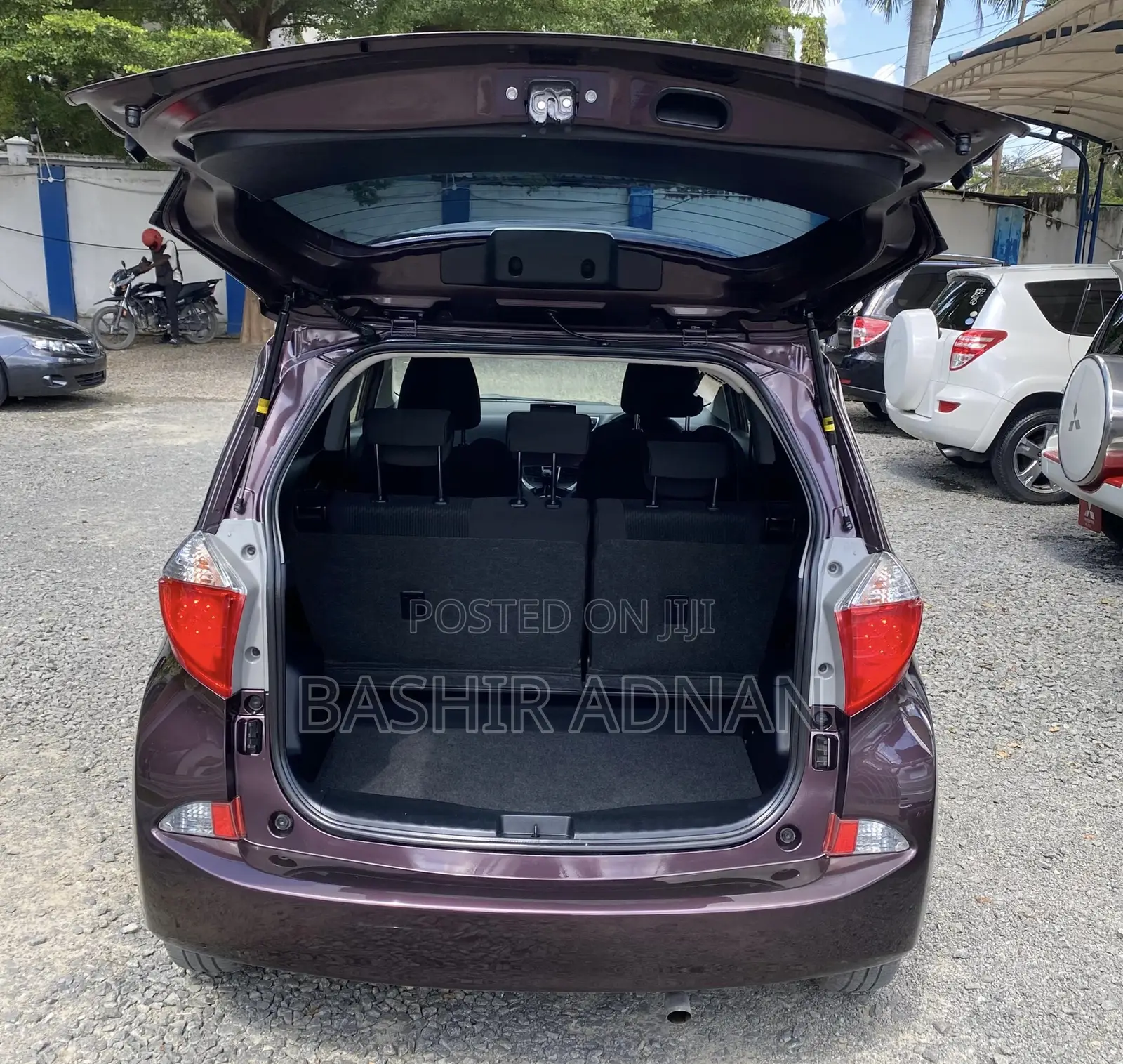 Toyota Ractis 1.5 FWD 2013 Burgundy