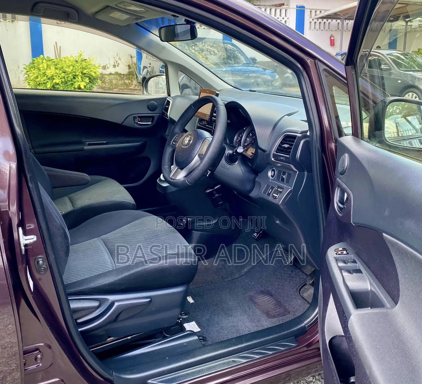 Toyota Ractis 1.5 FWD 2013 Burgundy