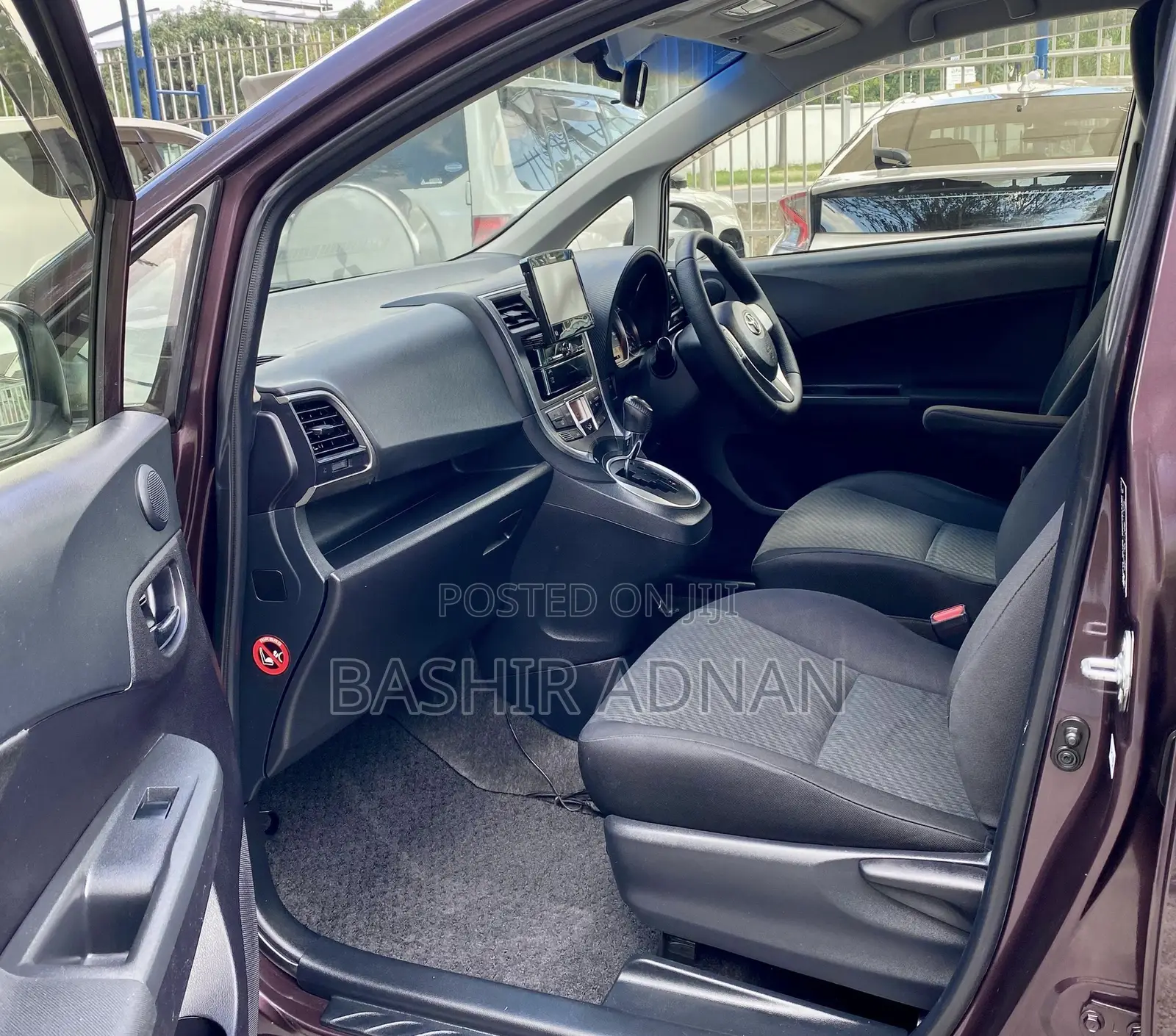 Toyota Ractis 1.5 FWD 2013 Burgundy