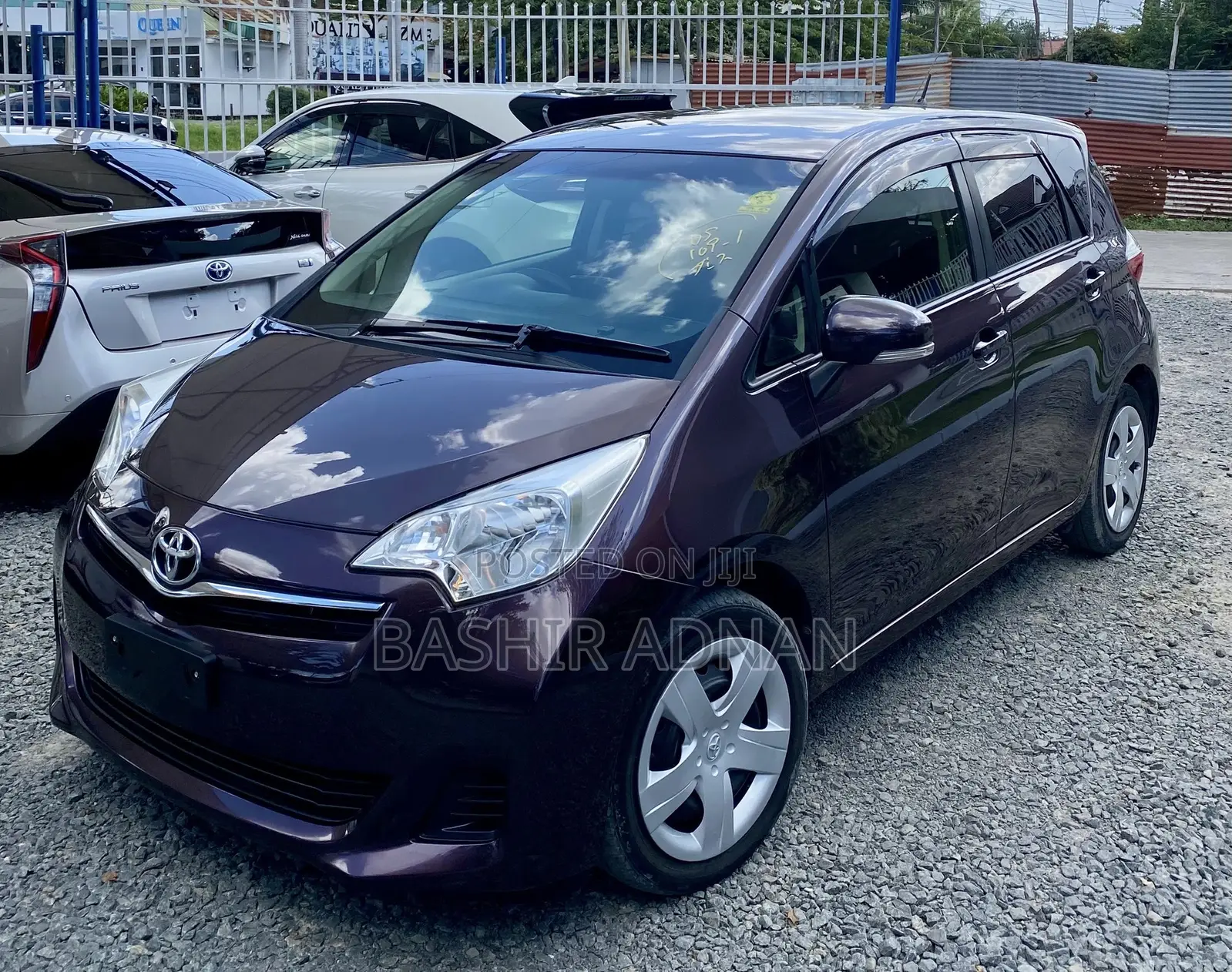 Toyota Ractis 1.5 FWD 2013 Burgundy