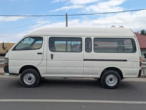 Toyota HiAce 2002 White
