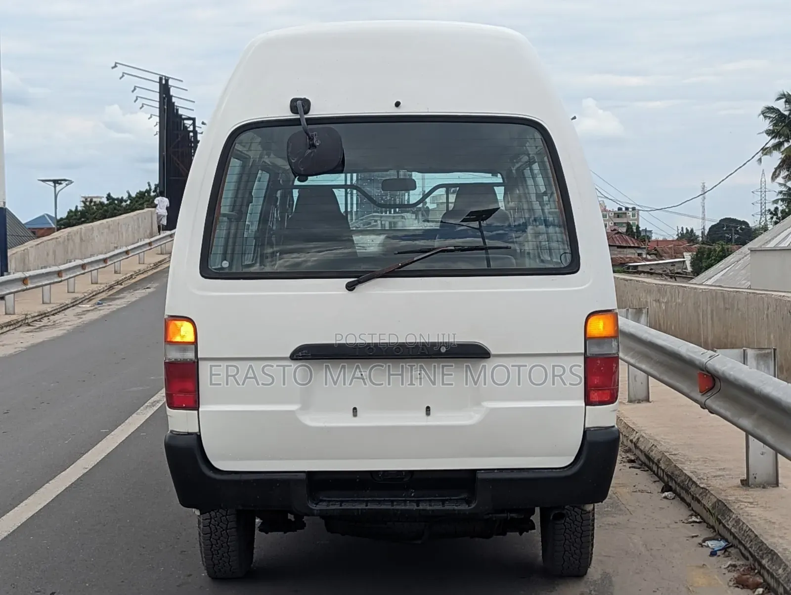 Toyota HiAce 2002 White