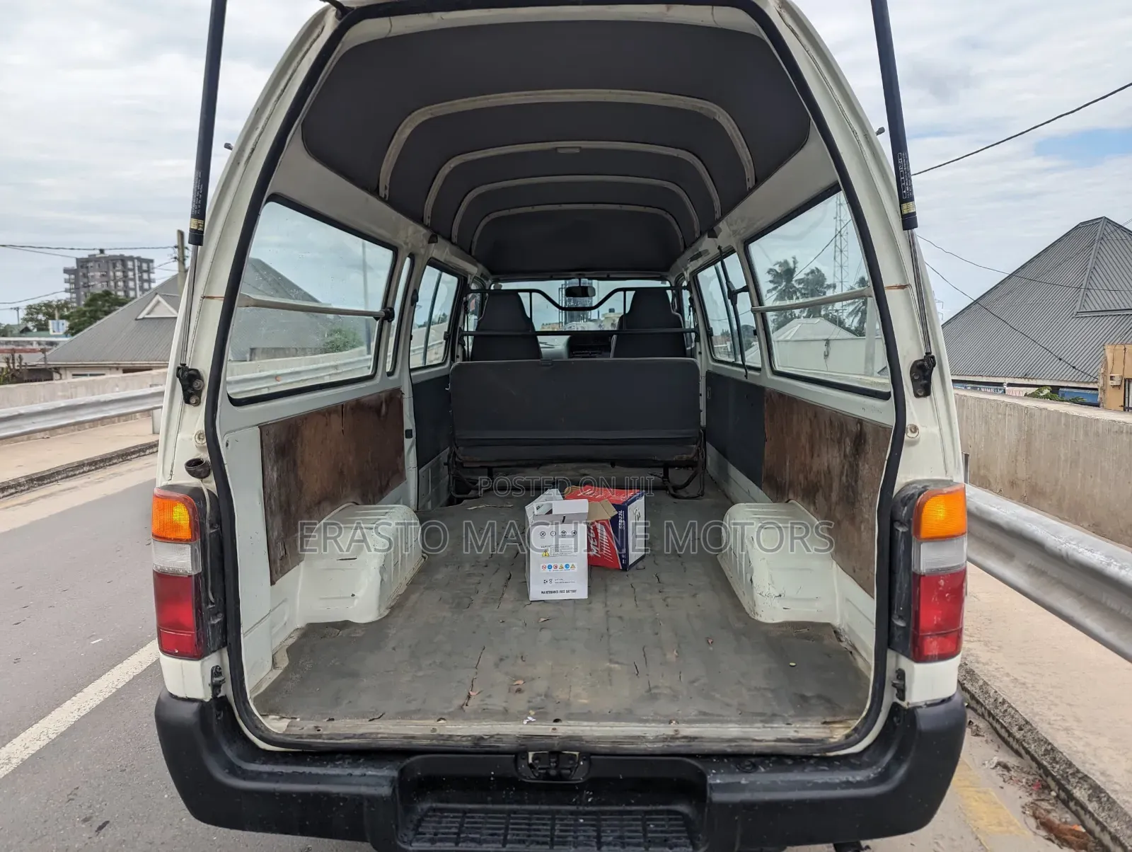Toyota HiAce 2002 White