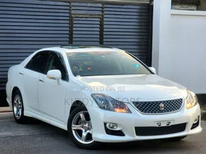 Toyota Crown 2011 Pearl
