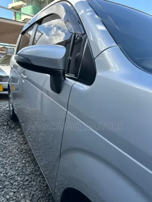 Toyota Spade 2014 Silver