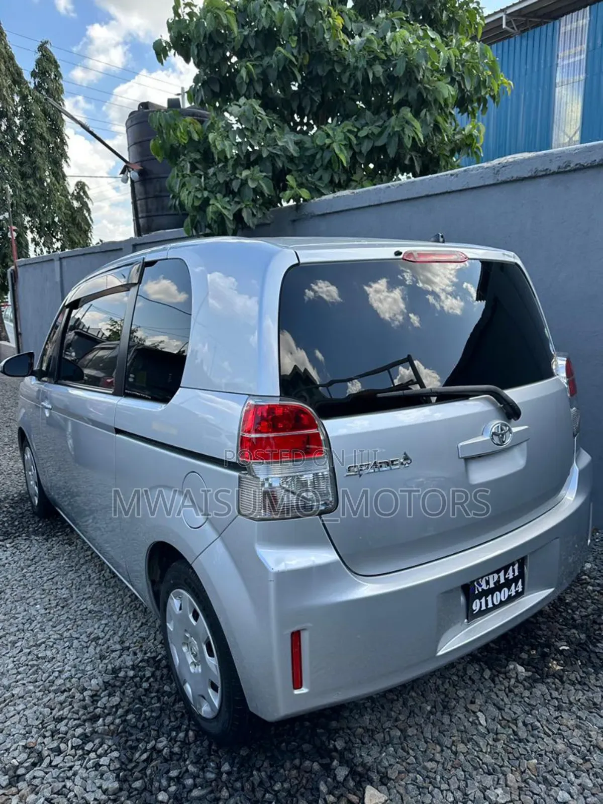 Toyota Spade 2014 Silver