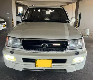 Toyota Land Cruiser 2001 White