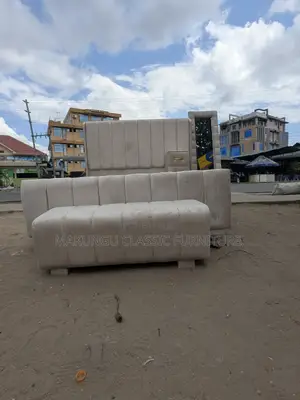 Kitanda ,Bench,Side Table Pamoja Na Frame Ya Kioo