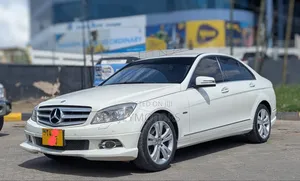 Mercedes-Benz C200 2010 Pearl