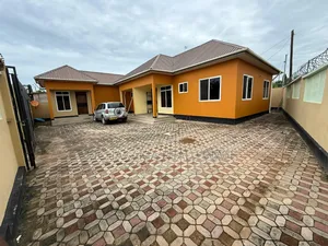 8bdrm House in Yusuph Mchakama, Bunju for sale