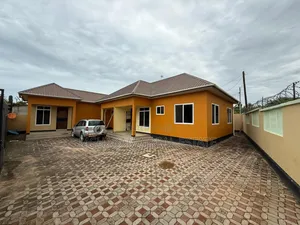 8bdrm House in Yusuph Mchakama, Bunju for sale