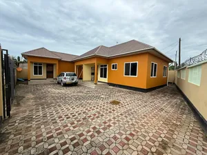 8bdrm House in Yusuph Mchakama, Bunju for sale