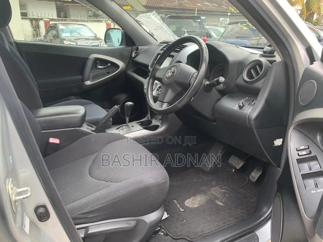 Toyota RAV4 I4 2006 Silver