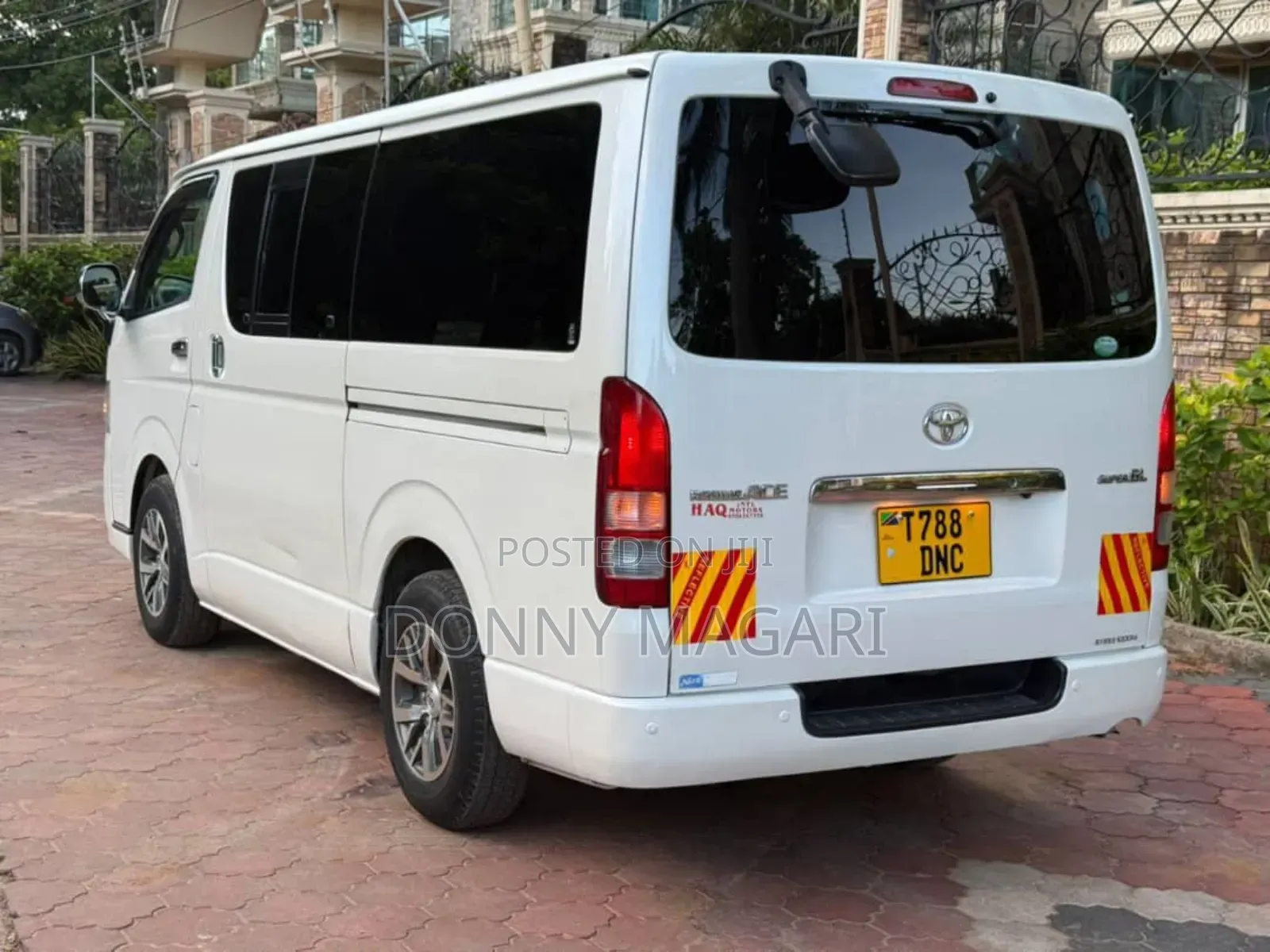 Toyota Quantum 2013 White