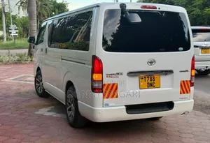 Toyota Quantum 2013 White