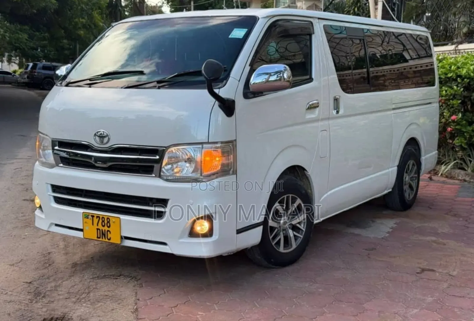 Toyota Quantum 2013 White