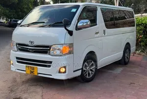 Toyota Quantum 2013 White