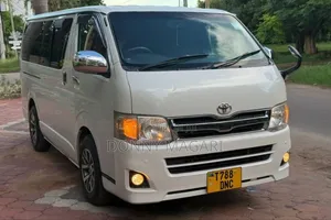 Toyota Quantum 2013 White
