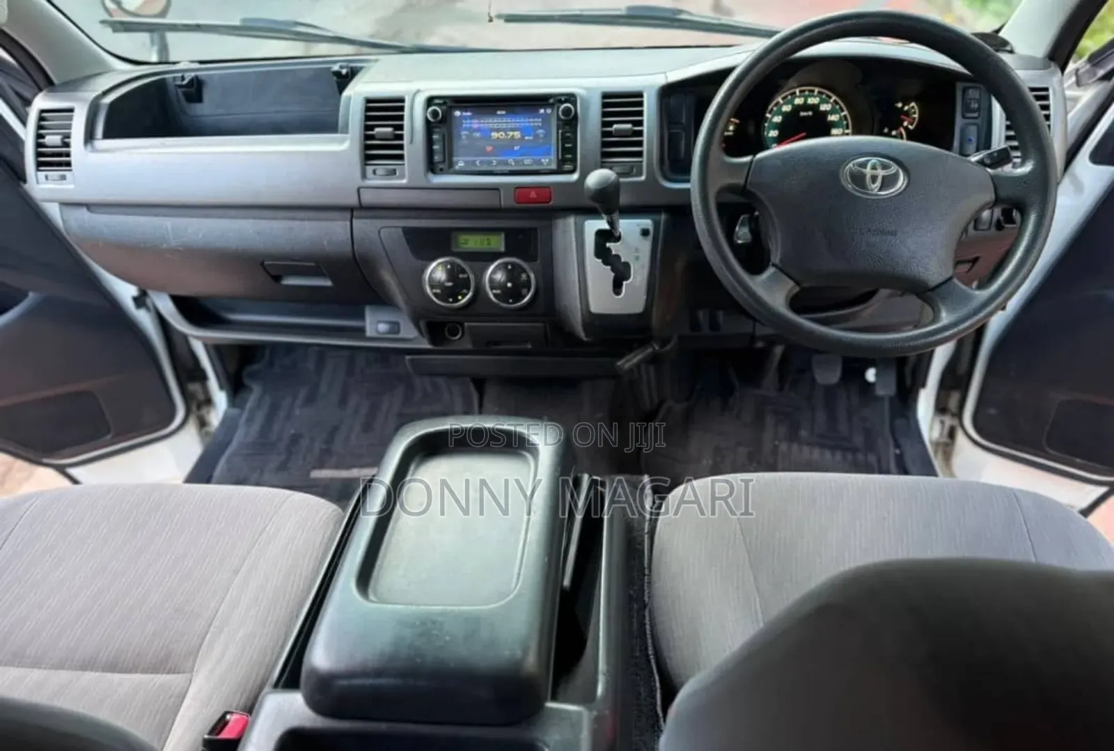 Toyota Quantum 2013 White