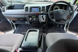Toyota Quantum 2013 White