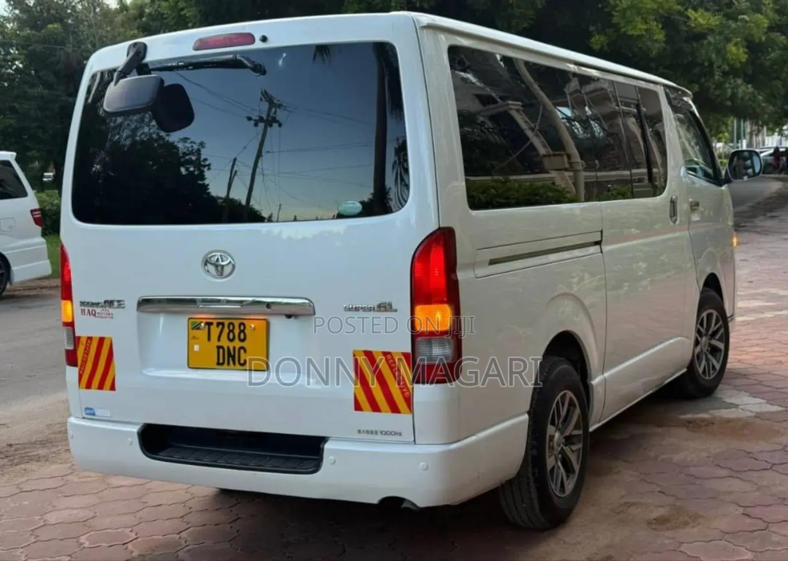 Toyota Quantum 2013 White
