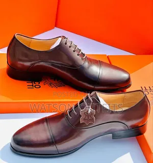 Men's Classic Shoes in Two Dominant Colours
