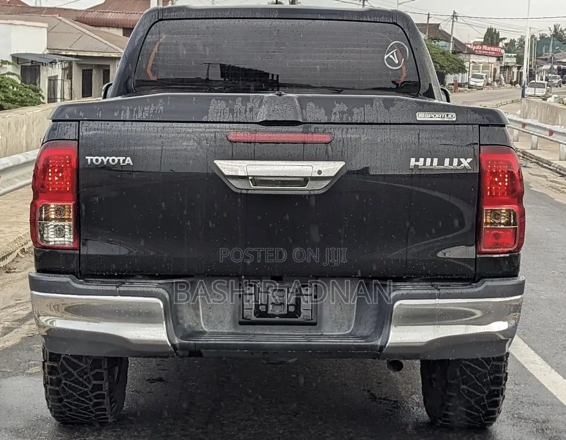 Toyota Hilux Revo Double Cab Deisel 2.4 RWD 2018 Matt Black