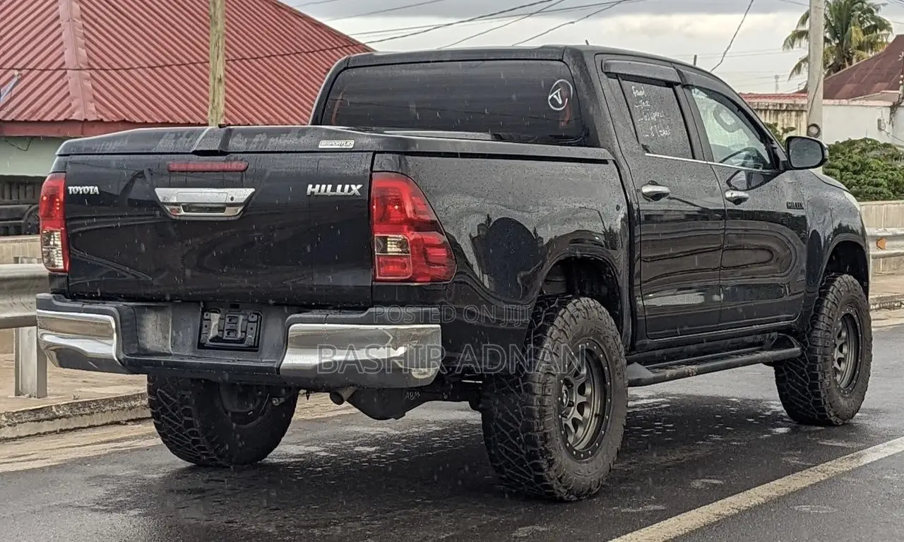 Toyota Hilux Revo Double Cab Deisel 2.4 RWD 2018 Matt Black