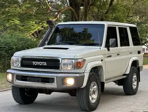 Toyota Land Cruiser 2016 White
