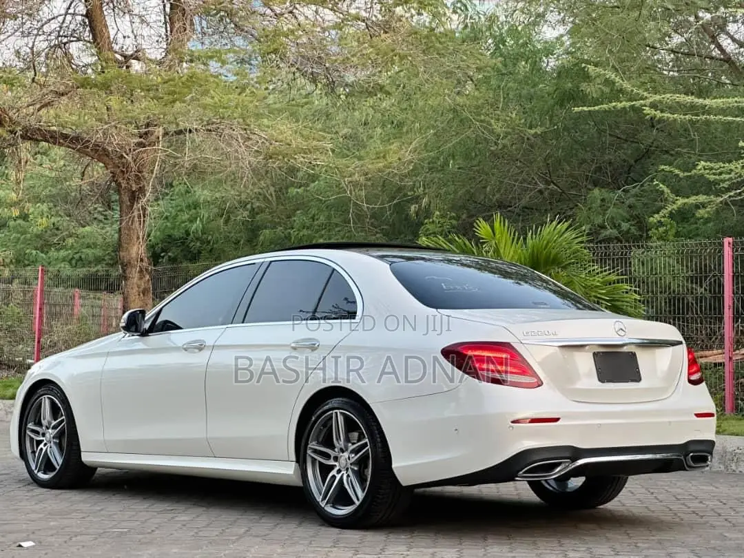 Mercedes-Benz E220 2016 White