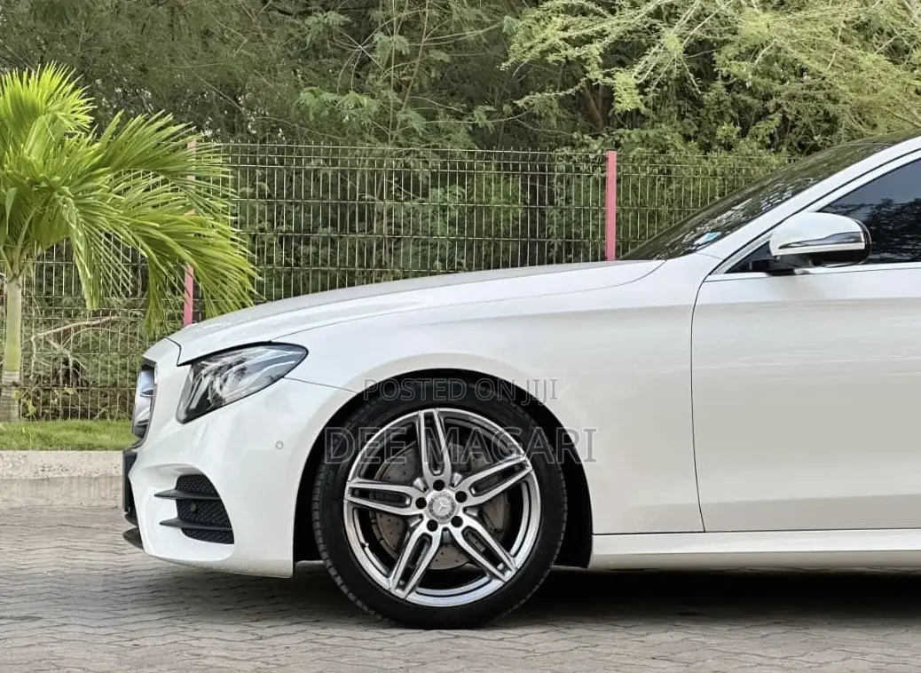 Mercedes-Benz E220 2016 White