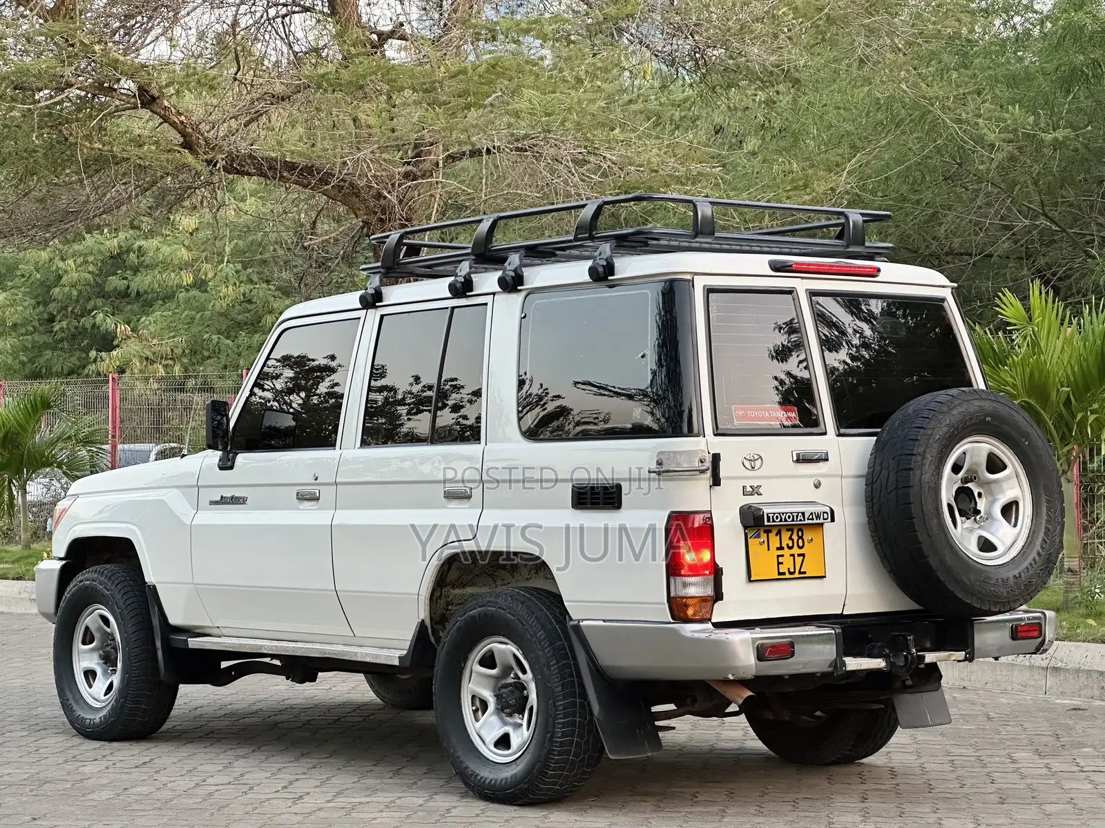 Toyota Land Cruiser 2010 White