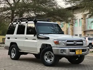 Toyota Land Cruiser 2010 White