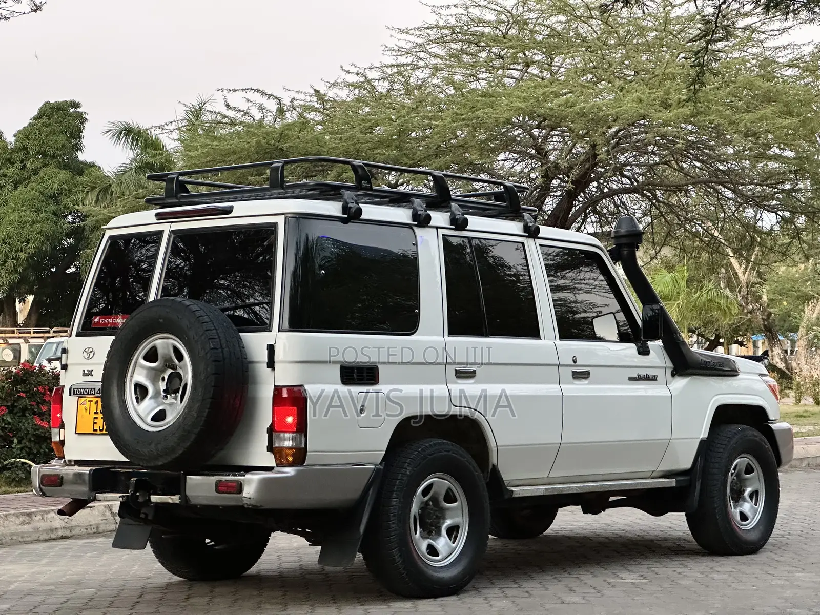 Toyota Land Cruiser 2010 White